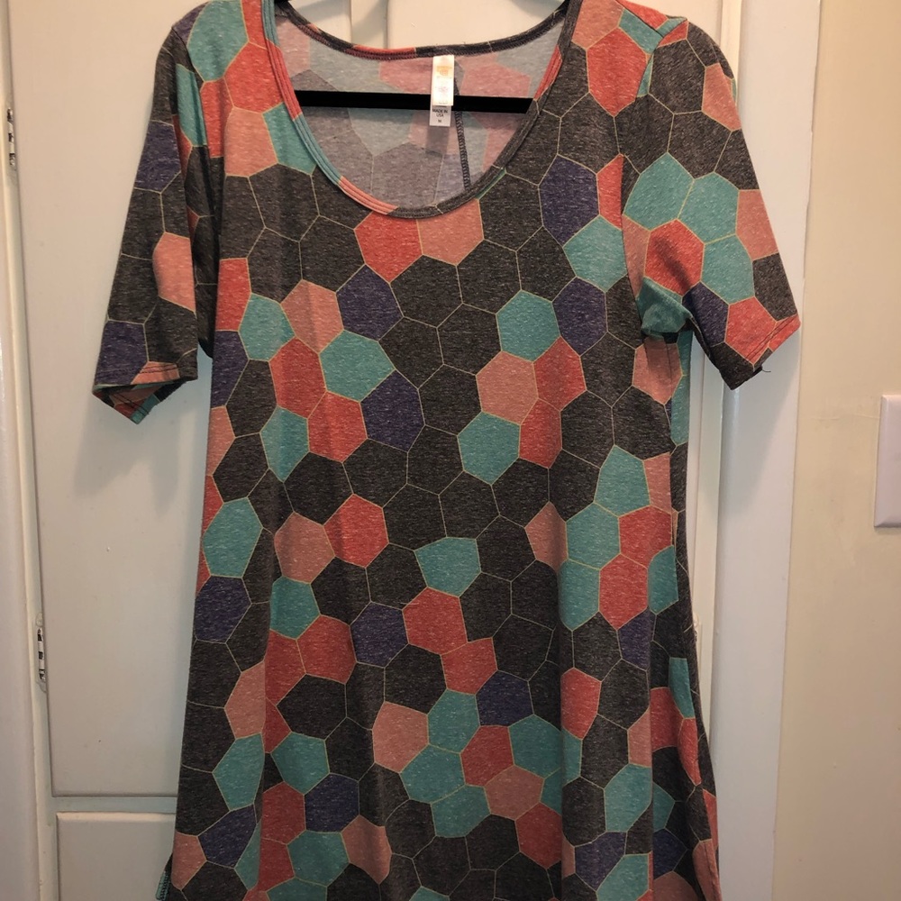 Lularoe medium perfect tee